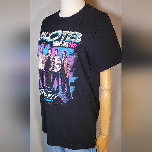 New Kids On The Block 2022 Mixed Tape Tour Concert Tee, size Small - Picture 3 of 5
